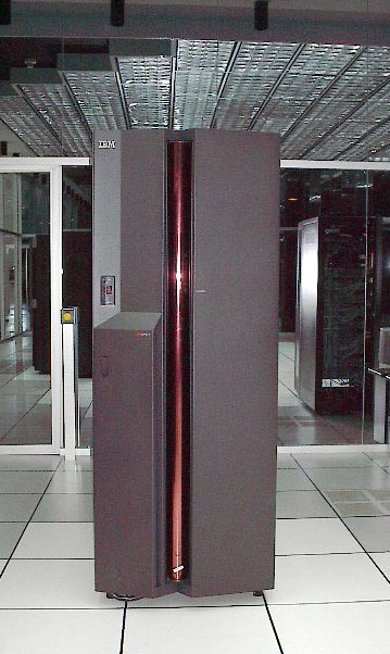 Supercomputadora Paralela IBM p690 de la UAEM: 32 procesadores superescalares@1.3GHz y 32GB RAM en SMP real. 166 Gflop/s y el mayor ancho de banda a la fecha: 110 Gb/s entre Cache2<->RAM.